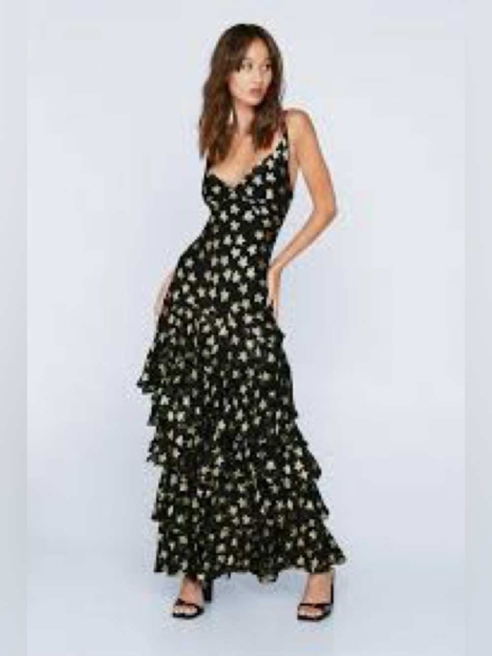 🌟 Nasty Gal
Petite Metallic Star Print Maxi Dress🌟
